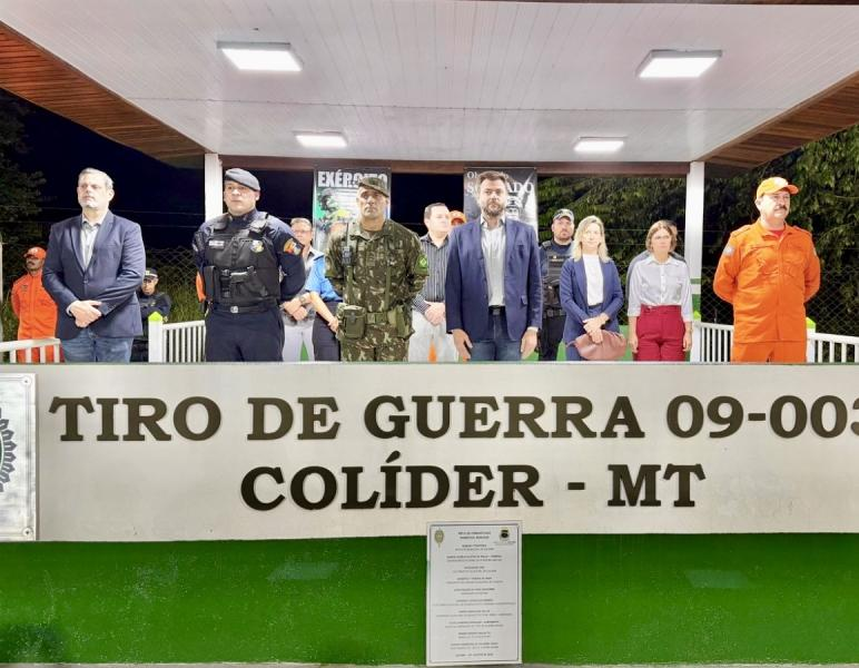 Civismo em Colíder: Prefeito Rodrigo Benassi prestigia formatura de 50 novos atiradores do Tiro de Guerra