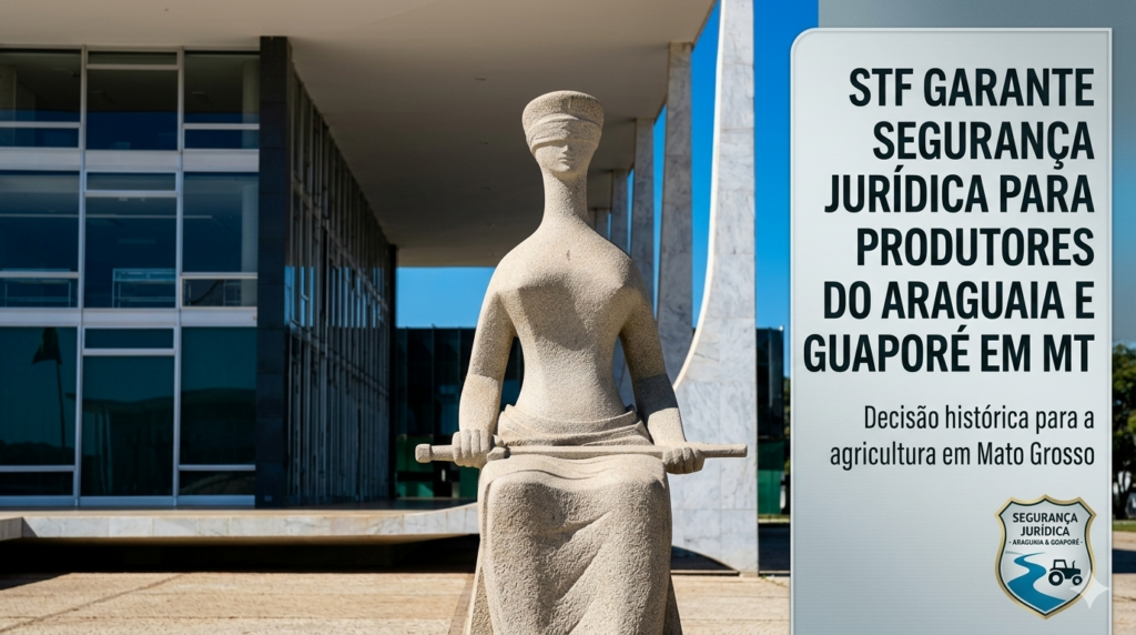 Fotografia centrada da escultura 'A Justiça', de Alfredo Ceschiatti, no Supremo Tribunal Federal (STF) em Brasília, exibida em primeiro plano. À direita, um painel branco vertical com texto em alta legibilidade mobile: 'STF GARANTE SEGURANÇA JURÍDICA PARA PRODUTORES DO ARAGUAIA E GUAPORÉ EM MT', seguido por 'Decisão histórica para a agricultura em Mato Grosso'. Na base do painel, um selo oficial da 'SEGURANÇA JURÍDICA'. O Palácio do STF com sua fachada de vidro e colunas de mármore está ao fundo, sob um céu azul. Composição profissional de fotojornalismo para portal de notícias, adequada para visualização mobile e corte central 1:1.